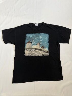 Deep Blue Mykonos Black Graphic Tee sz XL. T124